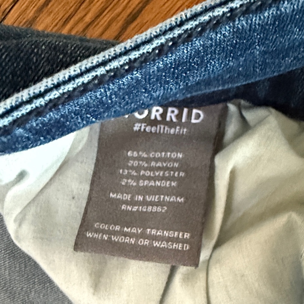 B14 Torrid Women’s 16 Short Jegging Dark Blue Skinny Jeans - Picture 3 of 4
